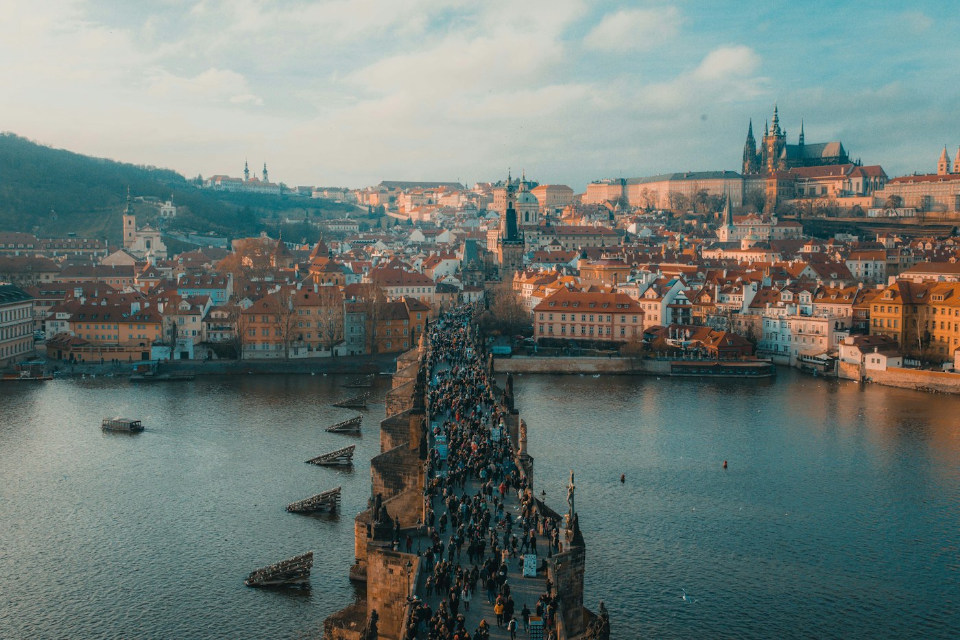 Karlův most, Vltava a Pražský hrad